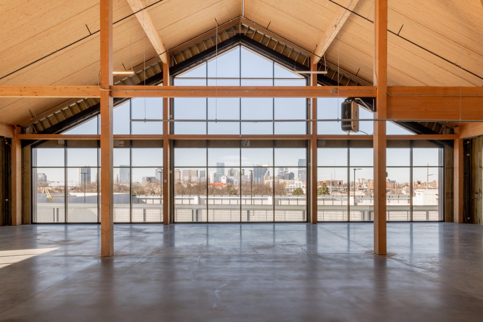 As the city’s first large-scale, modern mass timber building, Nashville Warehouse Co. offers contemporary Class A office space with 14-foot floor-to-floor heights, floor-to-ceiling windows, and voluminous, daylit interior spaces
